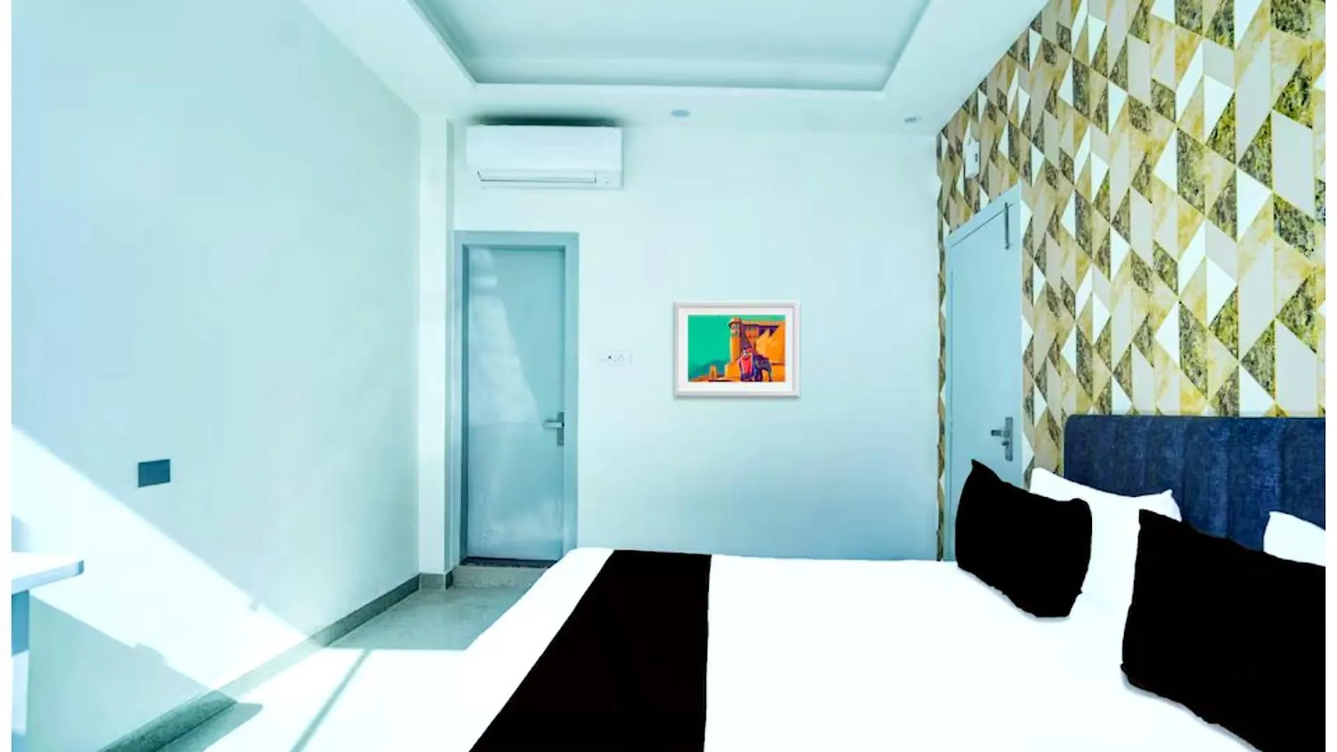 Varanasi Hotel Premium Siddhi Vinayak Palace Near Kashi Vishwanath Temple And Ganga Ghat With Fully Air Conditioned -Wi Fi - Restaurant - Parking Available - A Luxury Premium Hotel In Varanasi