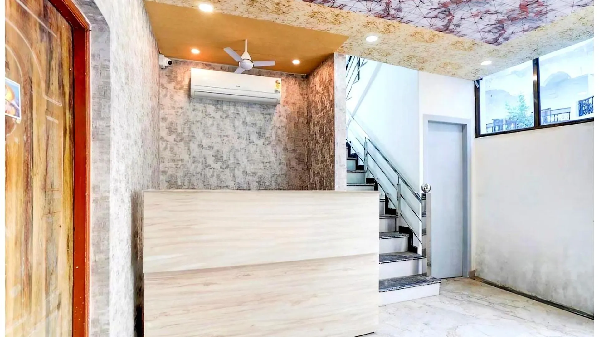 Varanasi Hotel Premium Siddhi Vinayak Palace Near Kashi Vishwanath Temple And Ganga Ghat With Fully Air Conditioned -Wi Fi - Restaurant - Parking Available - A Luxury Premium Hotel In Varanasi