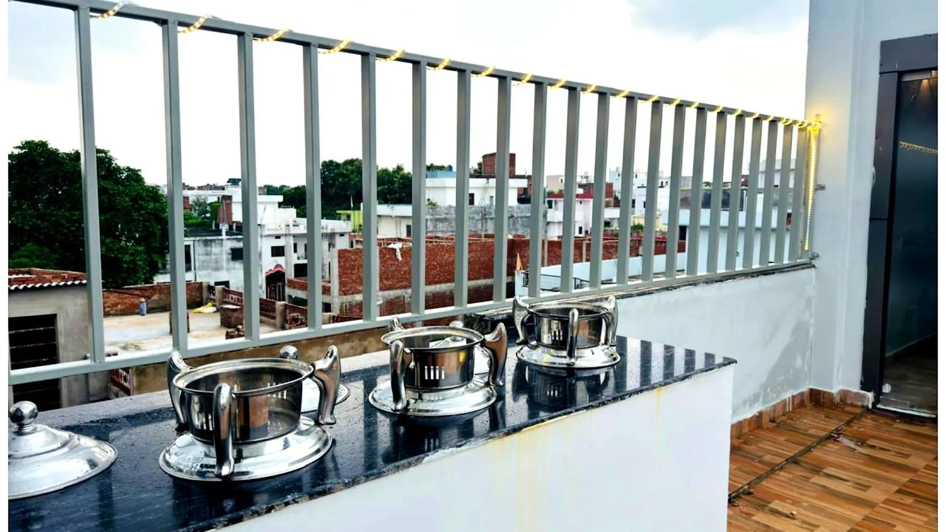 Varanasi Hotel Premium Siddhi Vinayak Palace Near Kashi Vishwanath Temple And Ganga Ghat With Fully Air Conditioned -Wi Fi - Restaurant - Parking Available - A Luxury Premium Hotel In Varanasi الهند