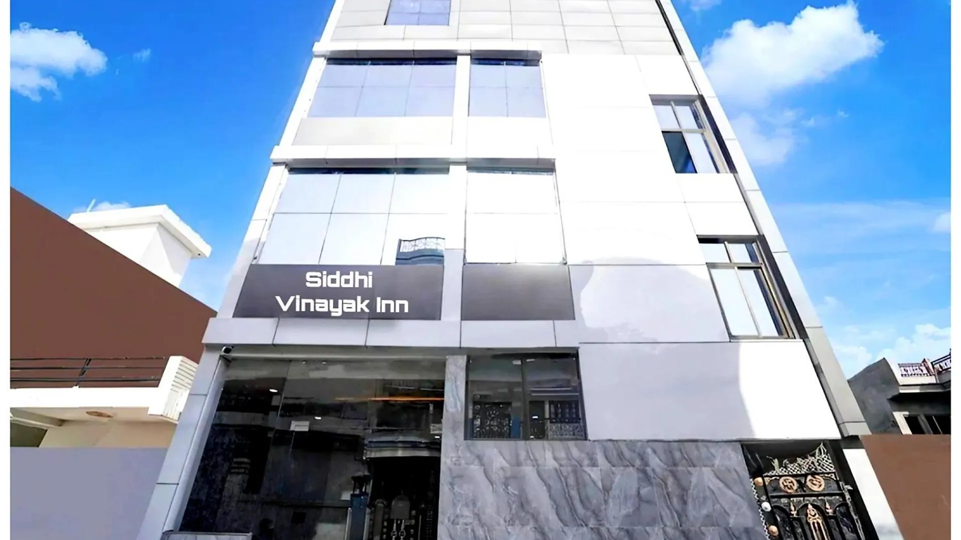 Varanasi Hotel Premium Siddhi Vinayak Palace Near Kashi Vishwanath Temple And Ganga Ghat With Fully Air Conditioned -Wi Fi - Restaurant - Parking Available - A Luxury Premium Hotel In Varanasi
