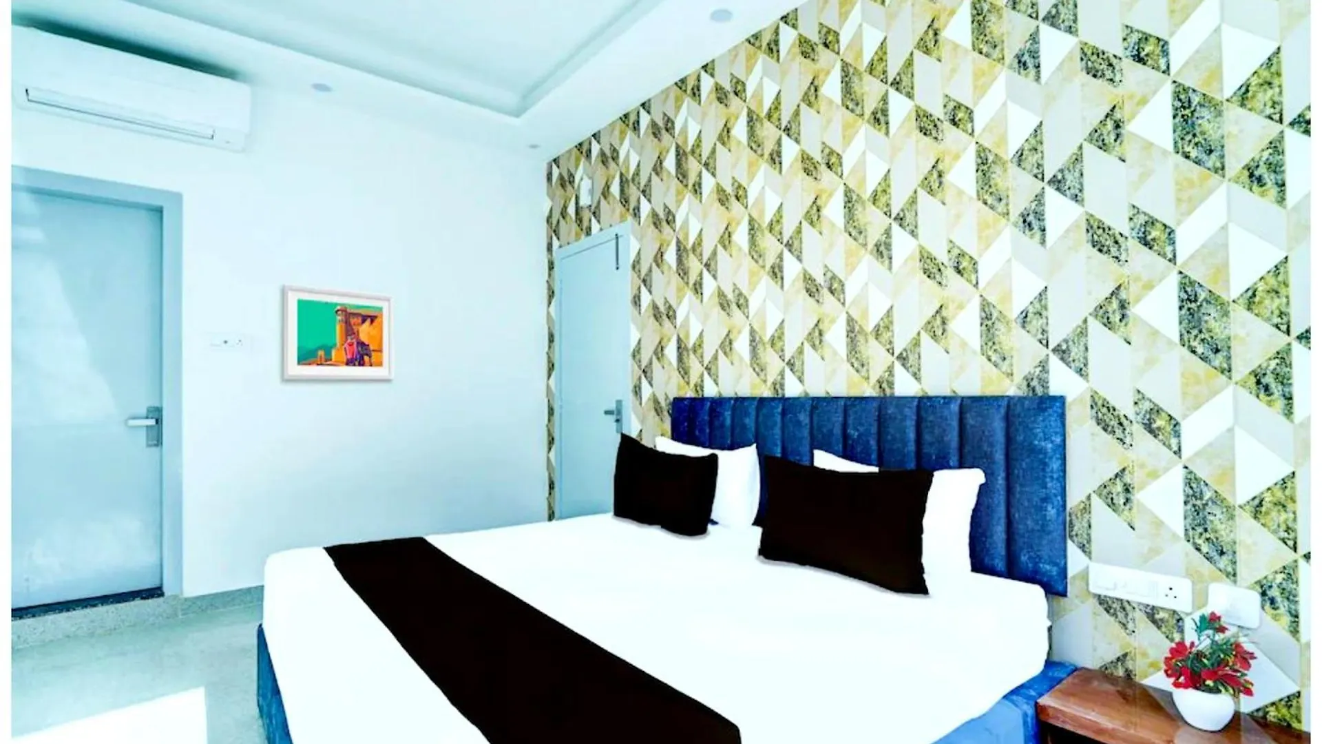 Varanasi Hotel Premium Siddhi Vinayak Palace Near Kashi Vishwanath Temple And Ganga Ghat With Fully Air Conditioned -Wi Fi - Restaurant - Parking Available - A Luxury Premium Hotel In Varanasi 4*,